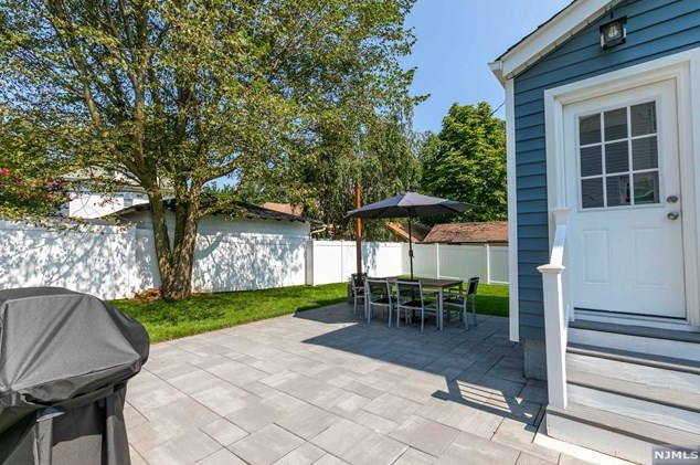 12 Courier Pl, Rutherford NJ  07070-1102 exterior