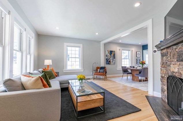 12 Courier Pl, Rutherford NJ  07070-1102 exterior