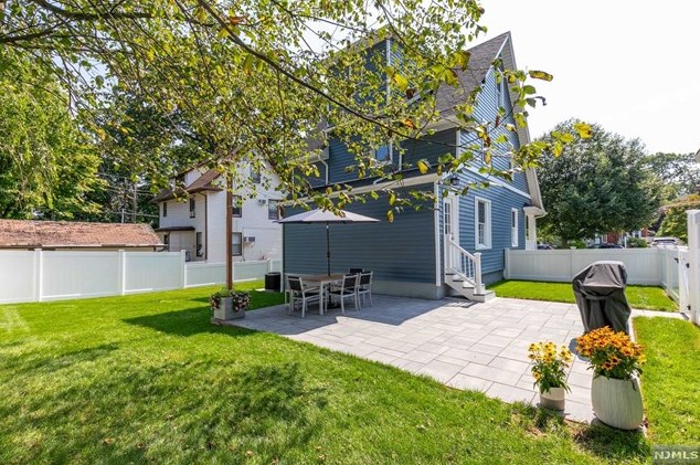 12 Courier Pl, Rutherford NJ  07070-1102 exterior