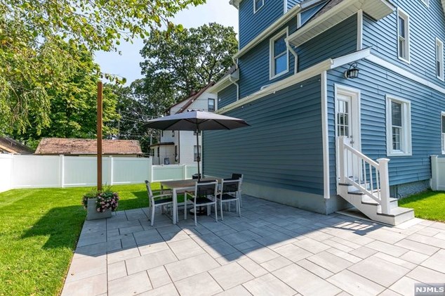 12 Courier Pl, Rutherford NJ  07070-1102 exterior