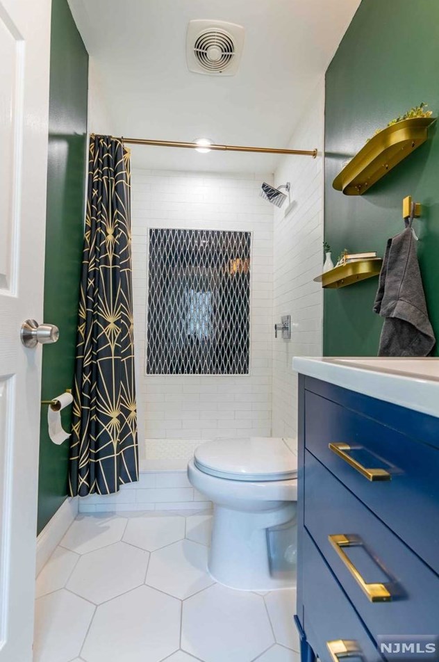 12 Courier Pl, Rutherford NJ  07070-1102 exterior