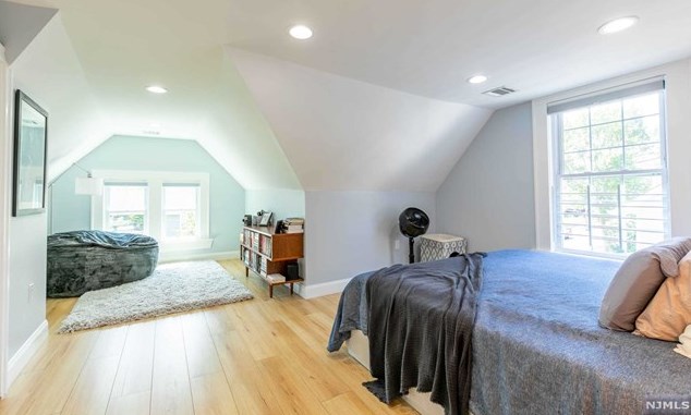 12 Courier Pl, Rutherford NJ  07070-1102 exterior