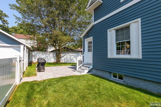 12 Courier Pl, Rutherford NJ  07070-1102 exterior