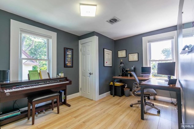 12 Courier Pl, Rutherford NJ  07070-1102 exterior