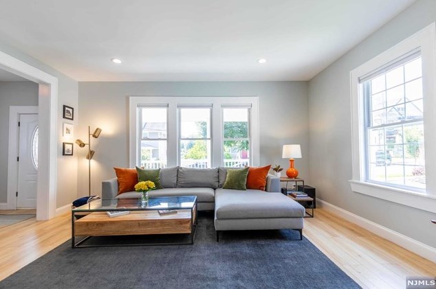 12 Courier Pl, Rutherford NJ  07070-1102 exterior