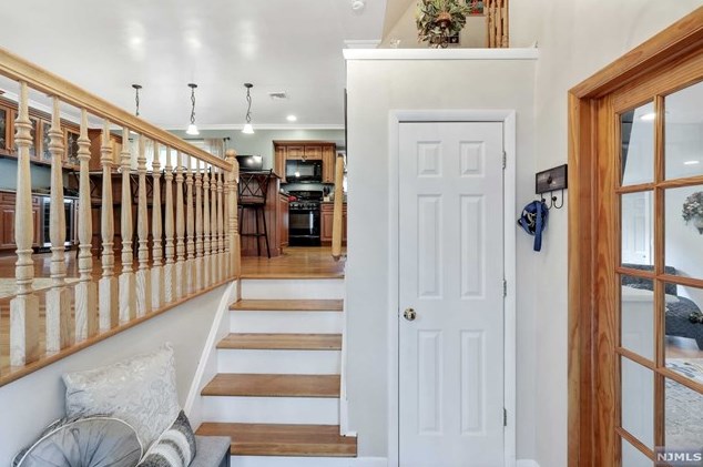 74 Walton Ave, Oakland, NJ 07436