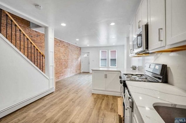 9 Centerway, East Orange, NJ 07017