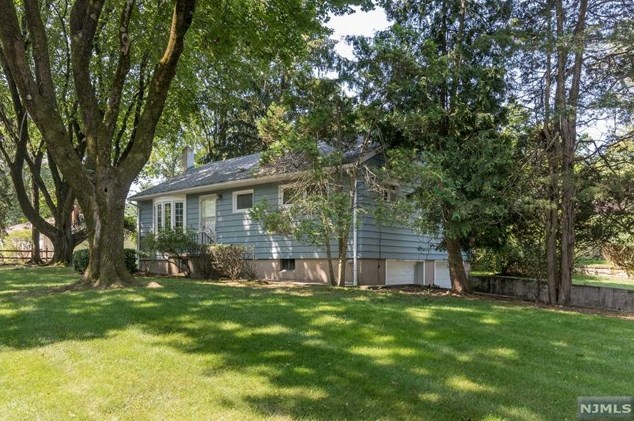 821 Wyckoff Ave, Wyckoff, NJ 07481