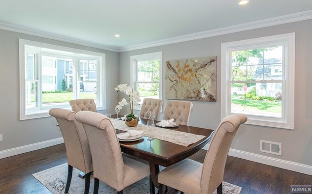 121 Baker Ave, Bergenfield NJ  07621-3322 exterior