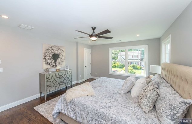 121 Baker Ave, Bergenfield NJ  07621-3322 exterior