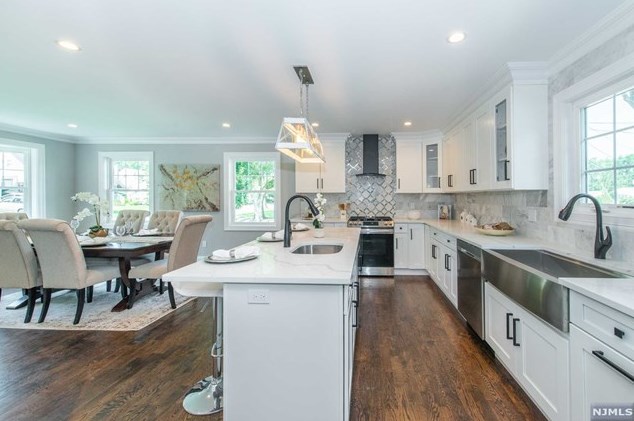 121 Baker Ave, Bergenfield NJ  07621-3322 exterior