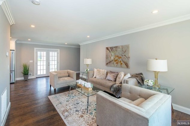 121 Baker Ave, Bergenfield NJ  07621-3322 exterior