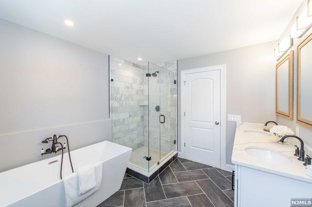 121 Baker Ave, Bergenfield NJ  07621-3322 exterior