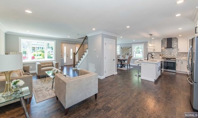 121 Baker Ave, Bergenfield NJ  07621-3322 exterior