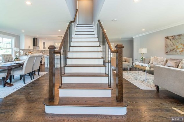 121 Baker Ave, Bergenfield NJ  07621-3322 exterior