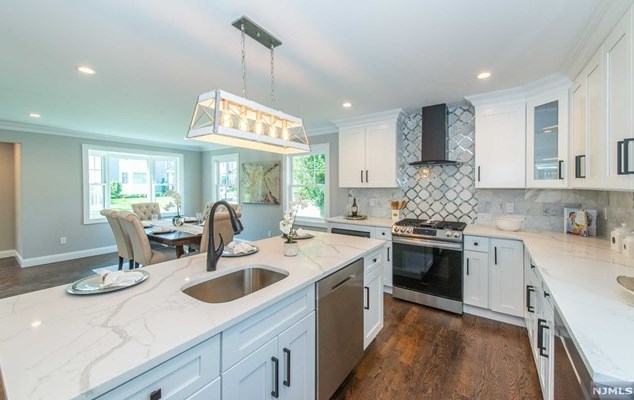 121 Baker Ave, Bergenfield NJ  07621-3322 exterior