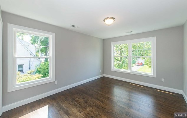 121 Baker Ave, Bergenfield NJ  07621-3322 exterior