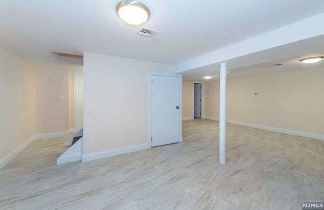 121 Baker Ave, Bergenfield NJ  07621-3322 exterior