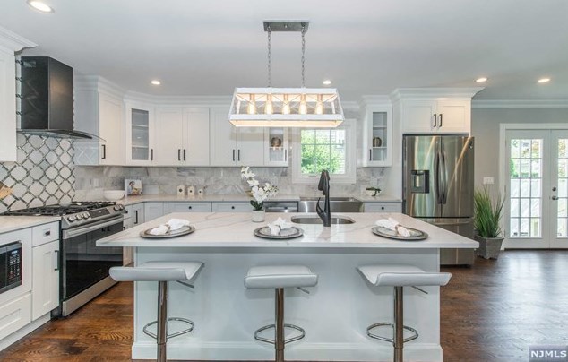 121 Baker Ave, Bergenfield NJ  07621-3322 exterior