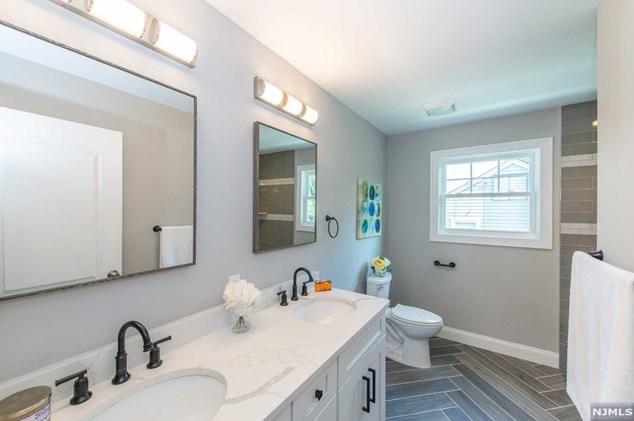 121 Baker Ave, Bergenfield NJ  07621-3322 exterior