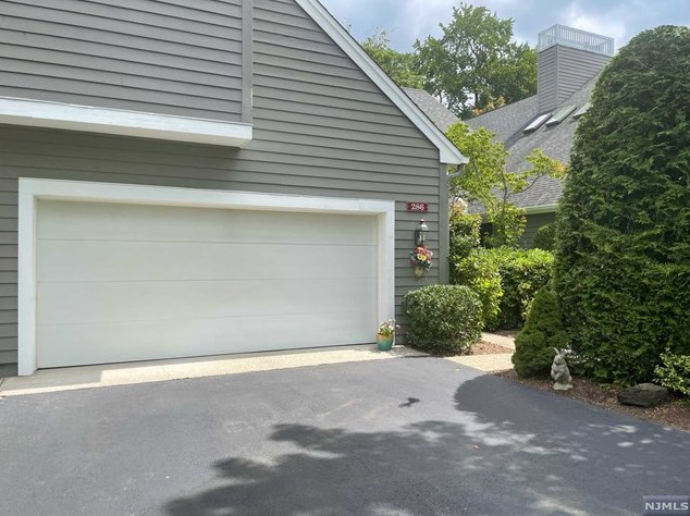 286 Barnstable Dr, Wyckoff, NJ 07481-2149