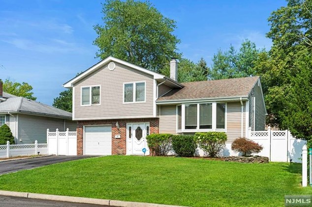 193 Veterans Dr, Rockleigh, NJ 07647