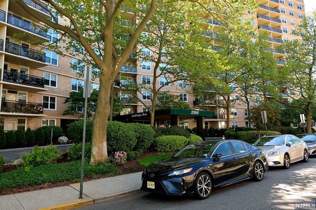 2200 N Central Rd #12r, West Fort Lee, NJ 07024