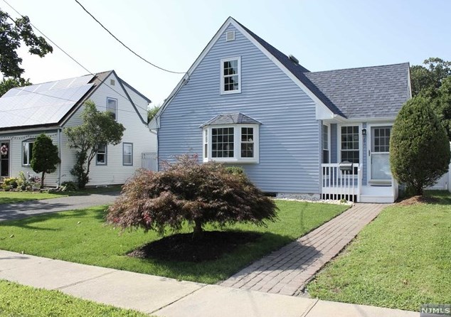 161 Lincoln Ave, Elmwood Park, NJ 07407-2301