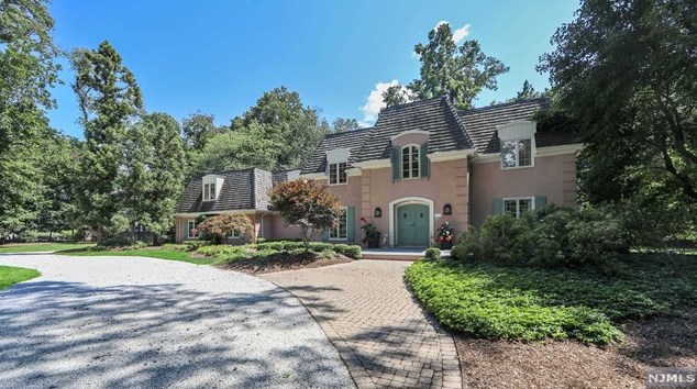 950 Franklin Lake Rd, Franklin Lakes, NJ 07417