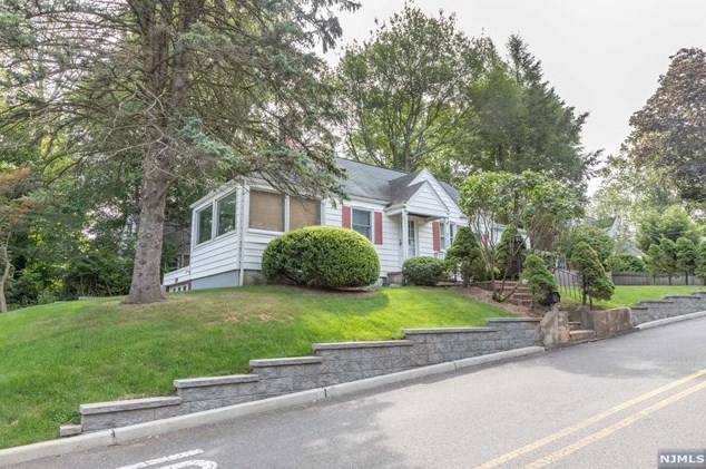 50 High St, Closter, NJ 07624