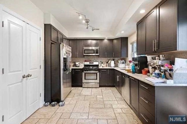 437-2 Whiton St #2, Jersey City, NJ 07304