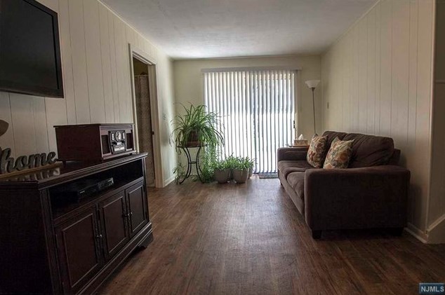 64 Davis Dr, Bergenfield, NJ 07621-2232