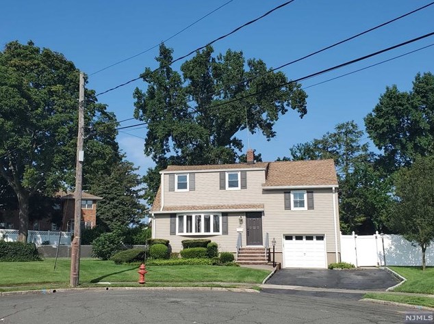 20 Leonhardt Ct, Saddle Brook, NJ 07663-5025