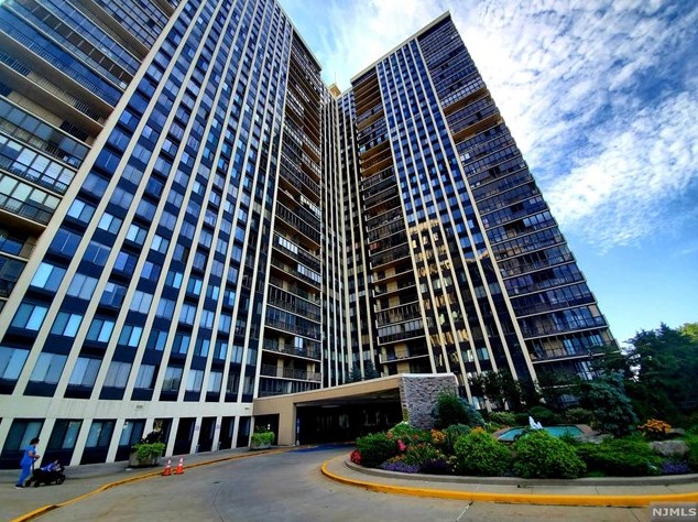 200 Winston Dr #2821, Cliffside Park, NJ 07010