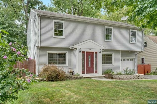 54 Haven Ave, Bergenfield, NJ 07621-2512