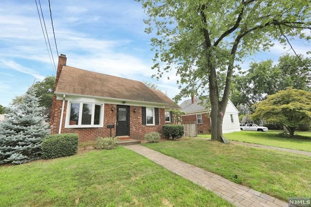 73 Holt St, Dumont, NJ 07628