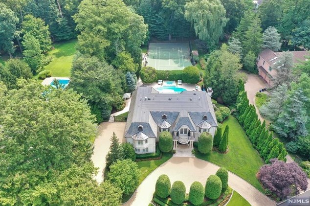 186 Hoover Dr, Cresskill, NJ 07626