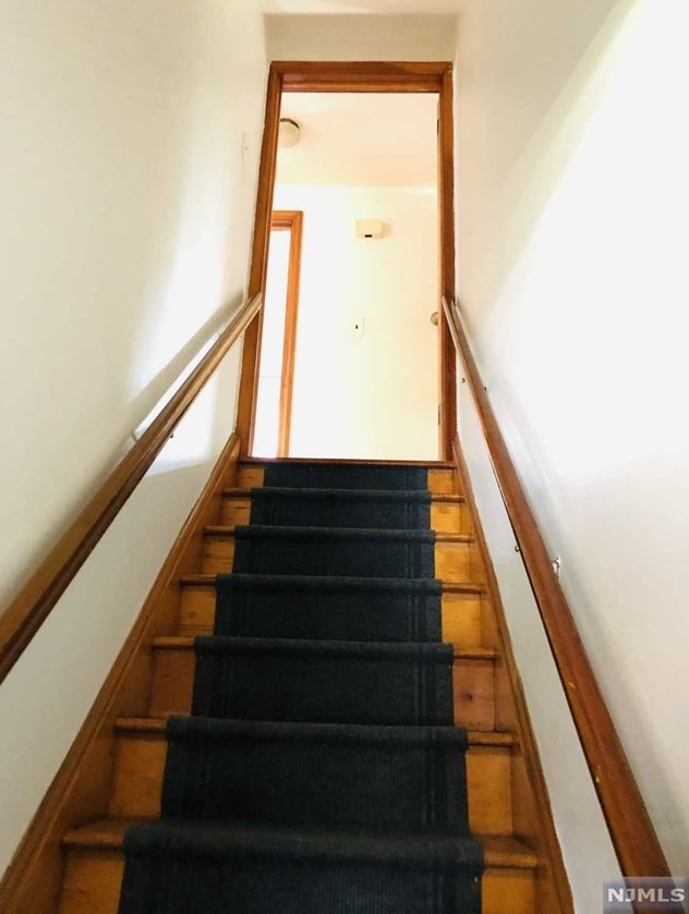 356 New York Ave #2nd Fl, Lyndhurst, NJ 07071