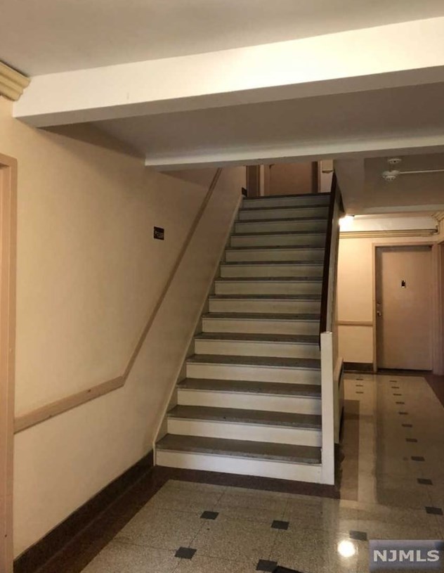 501 Linwood Dr Apt 2d, West Fort Lee, NJ