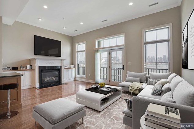 13 Regency Pl, Union City, NJ 07086