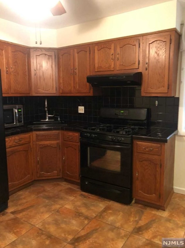 600 N 6th St, Newark, NJ 07107