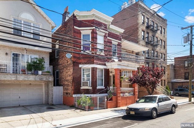 512 56th St, West New York, NJ 07093-1202