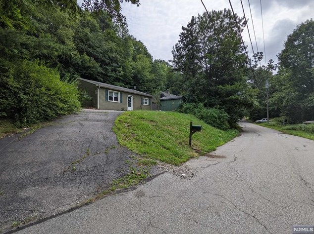 74 Riverside Rd, West Milford, NJ 07421