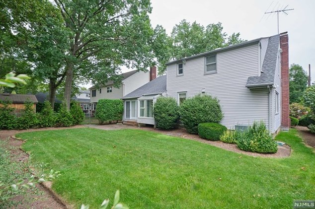 74 Thornbury Ave, Ridgewood, NJ 07452