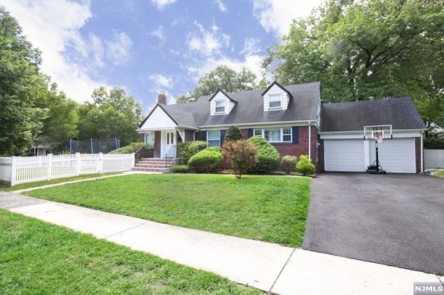 62 Thornbury Ave, Ridgewood, NJ 07452