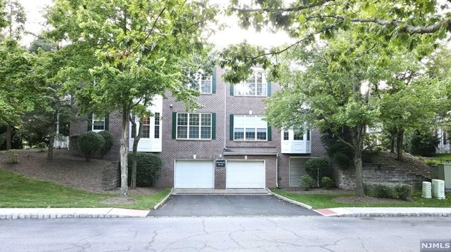 412 4 Seasons Dr, Wayne, NJ 07470