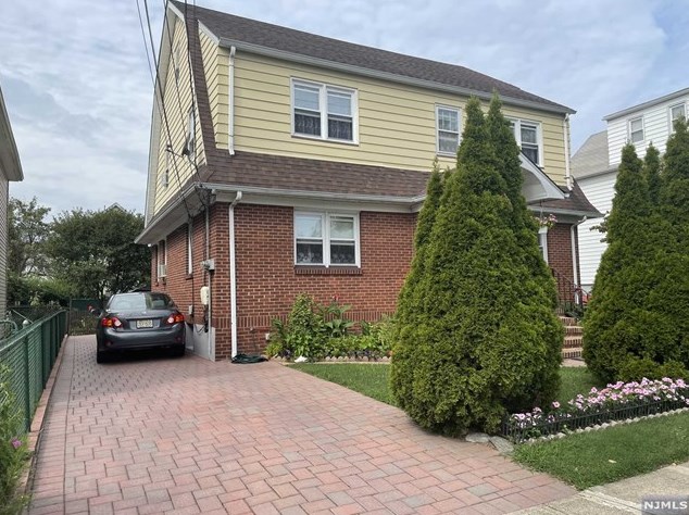 274 Hayward Pl #1, Wallington, NJ 07057