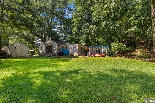 16 Garbarino Ave, Midvale, NJ 07465-2113