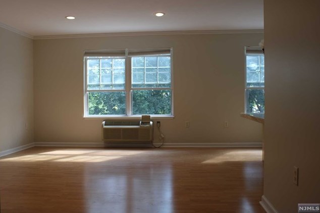 547 Gorge Rd Apt 3c, Cliffside Park, NJ