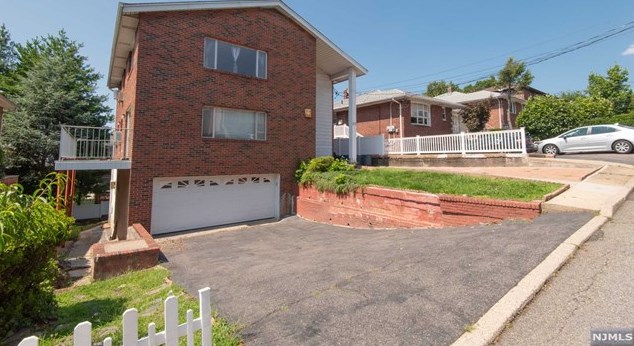 415 10th St, Palisades Park, NJ 07650